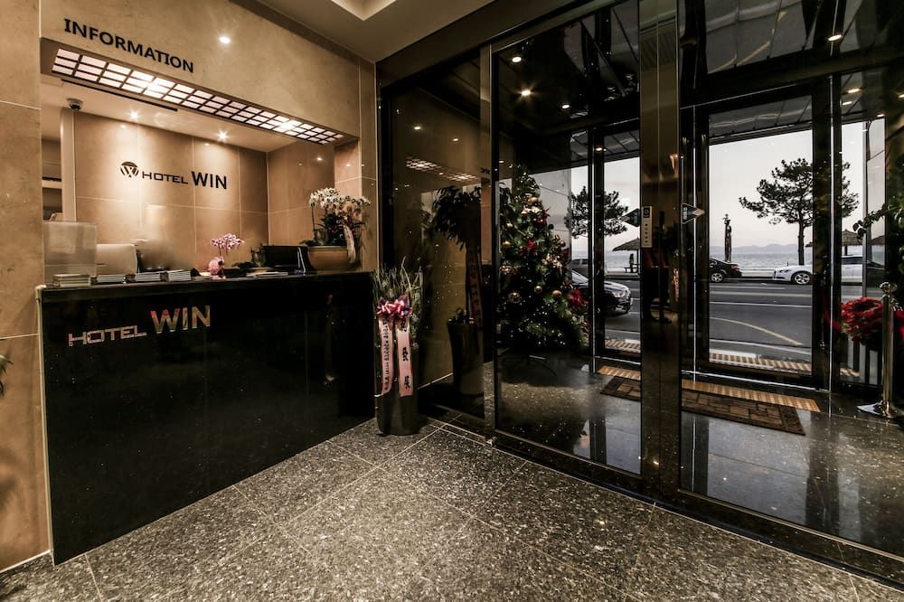 Receptionist