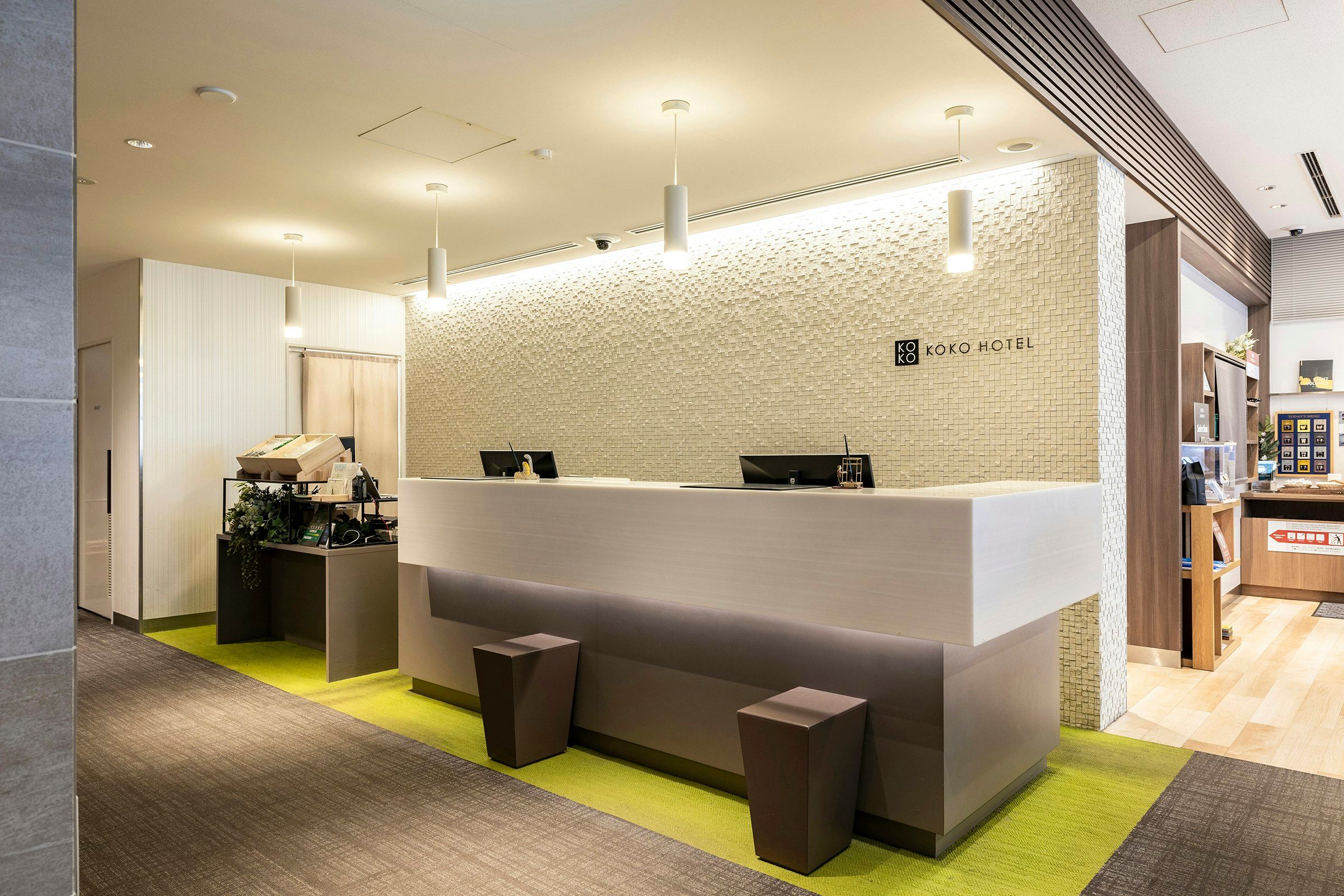 Receptionist