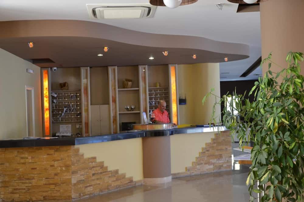 Receptionist