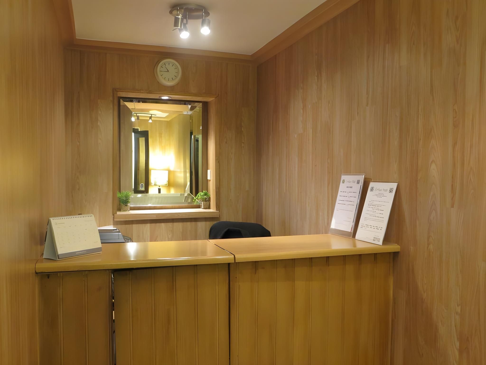 Receptionist