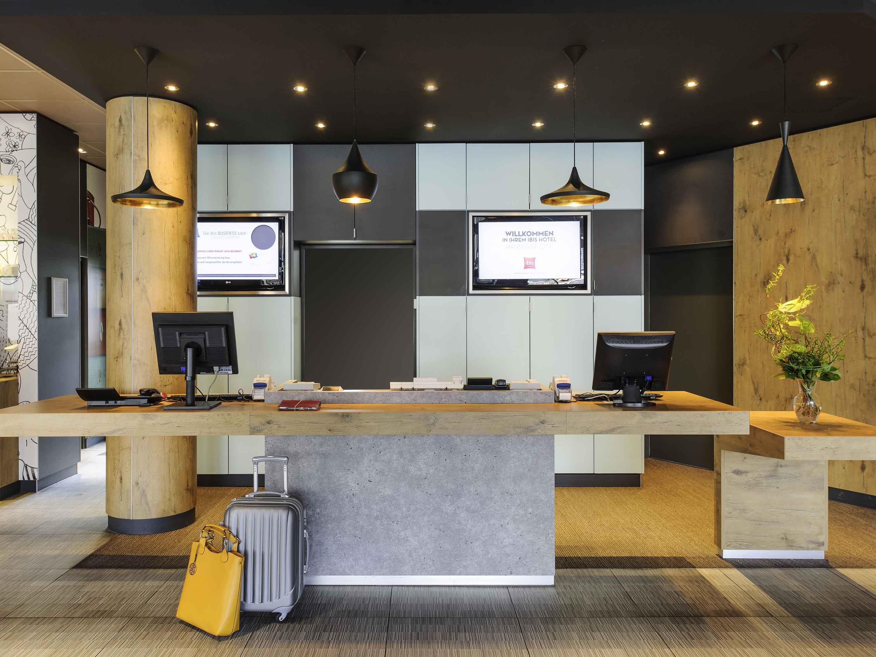 Receptionist