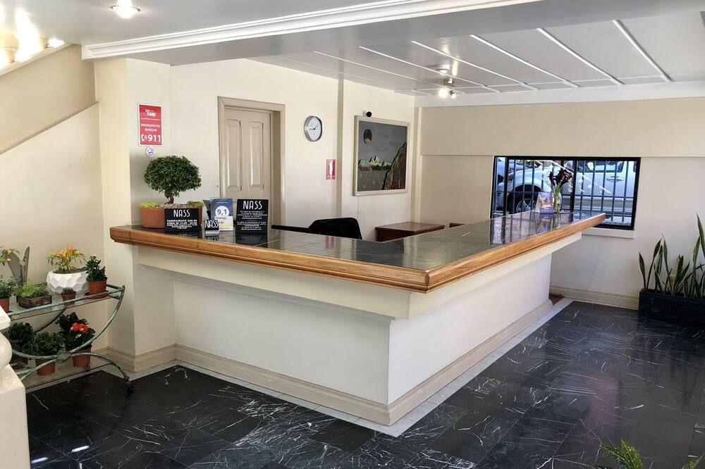 Receptionist