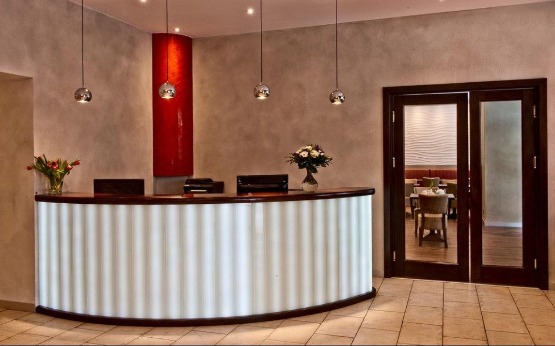 Receptionist