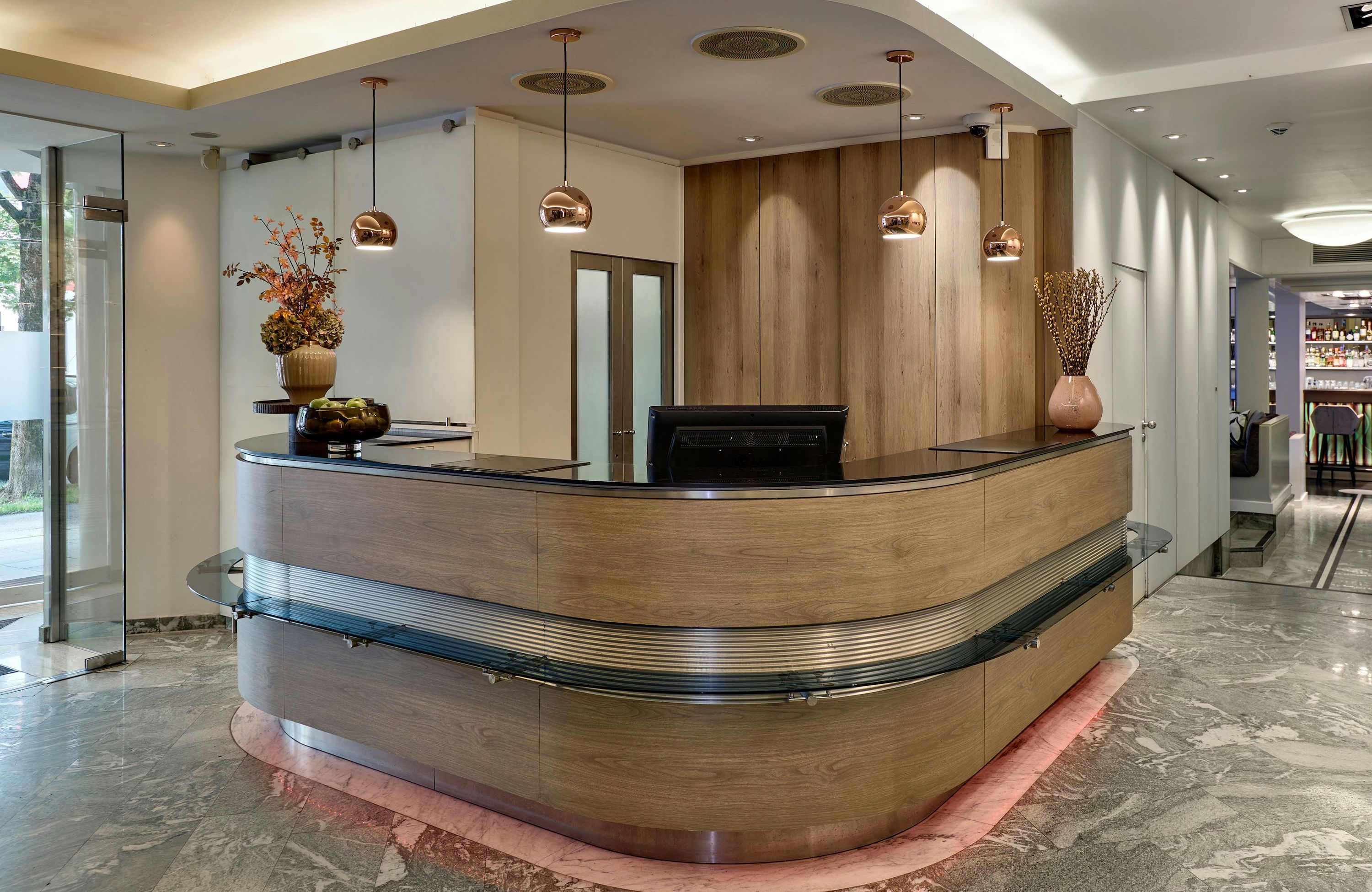 Receptionist