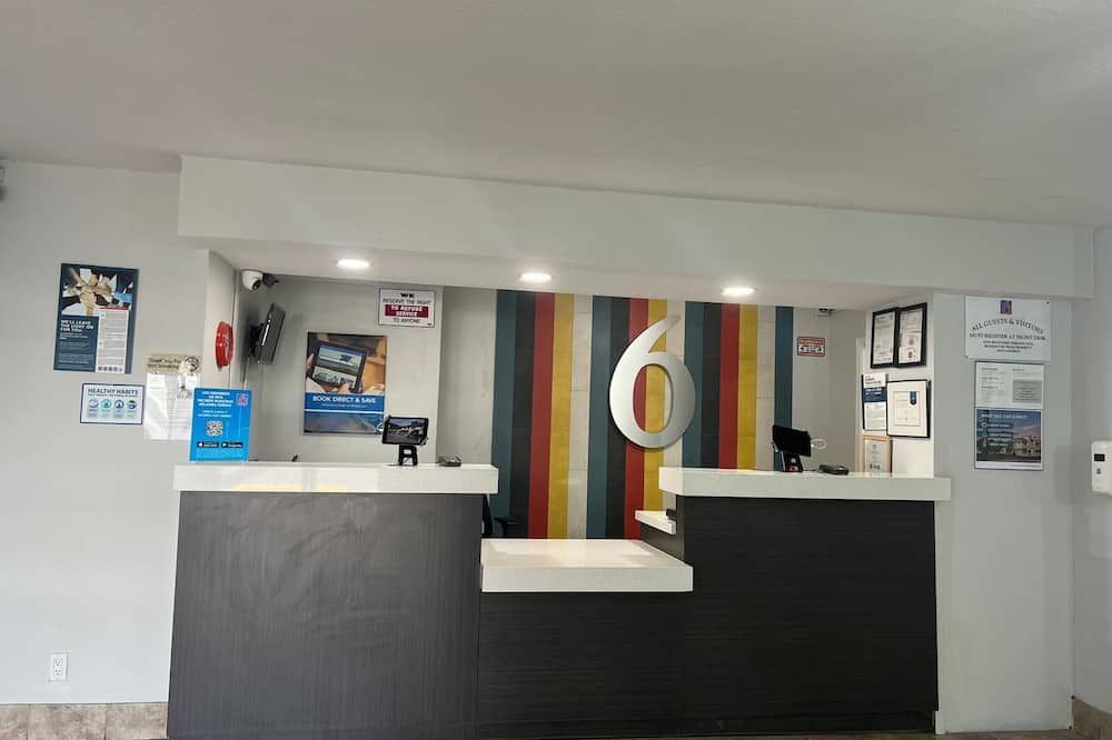 Receptionist