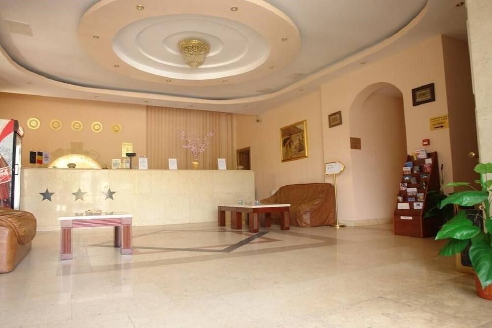Receptionist
