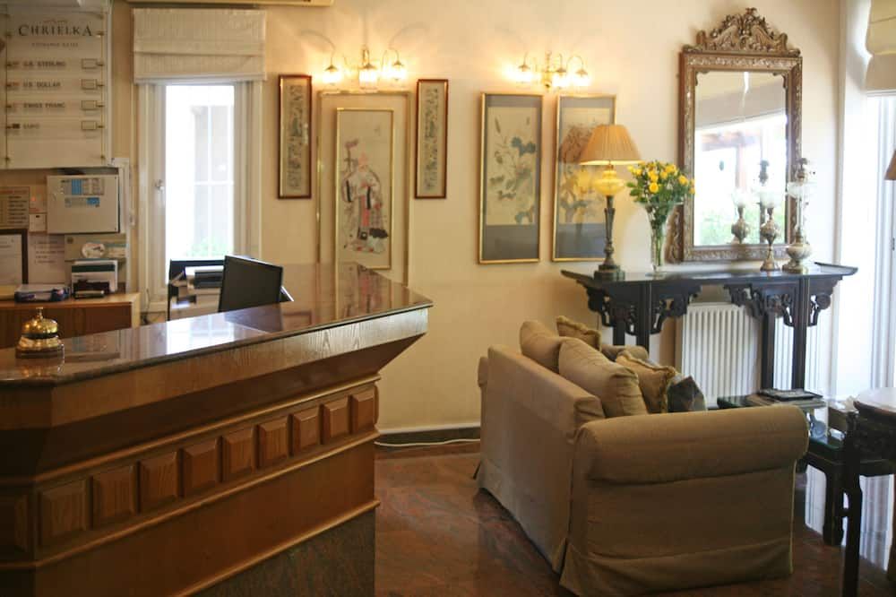 Receptionist