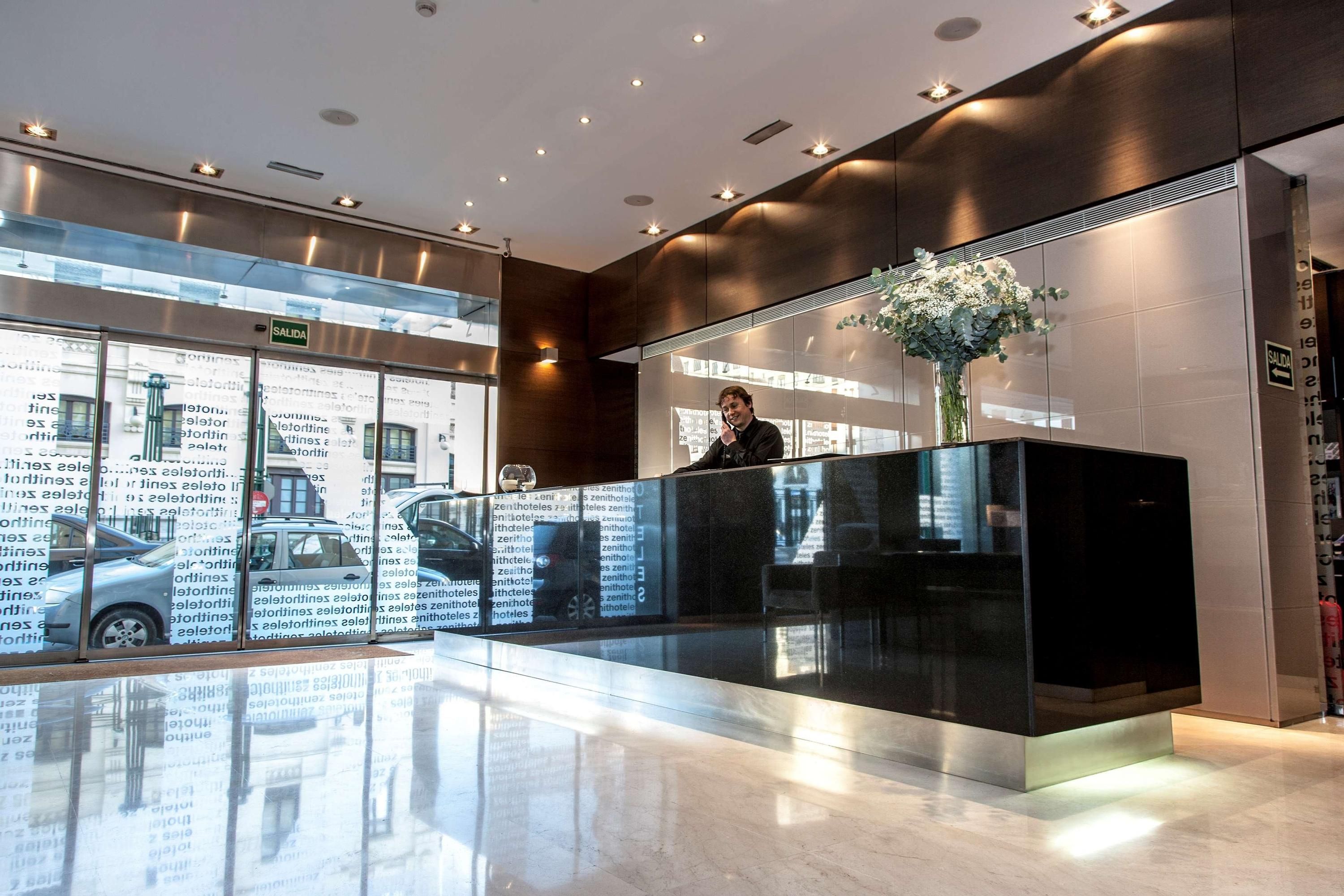 Receptionist