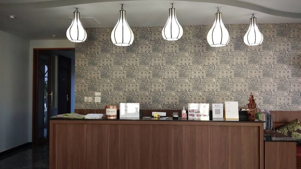 Receptionist