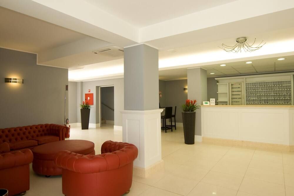 Receptionist