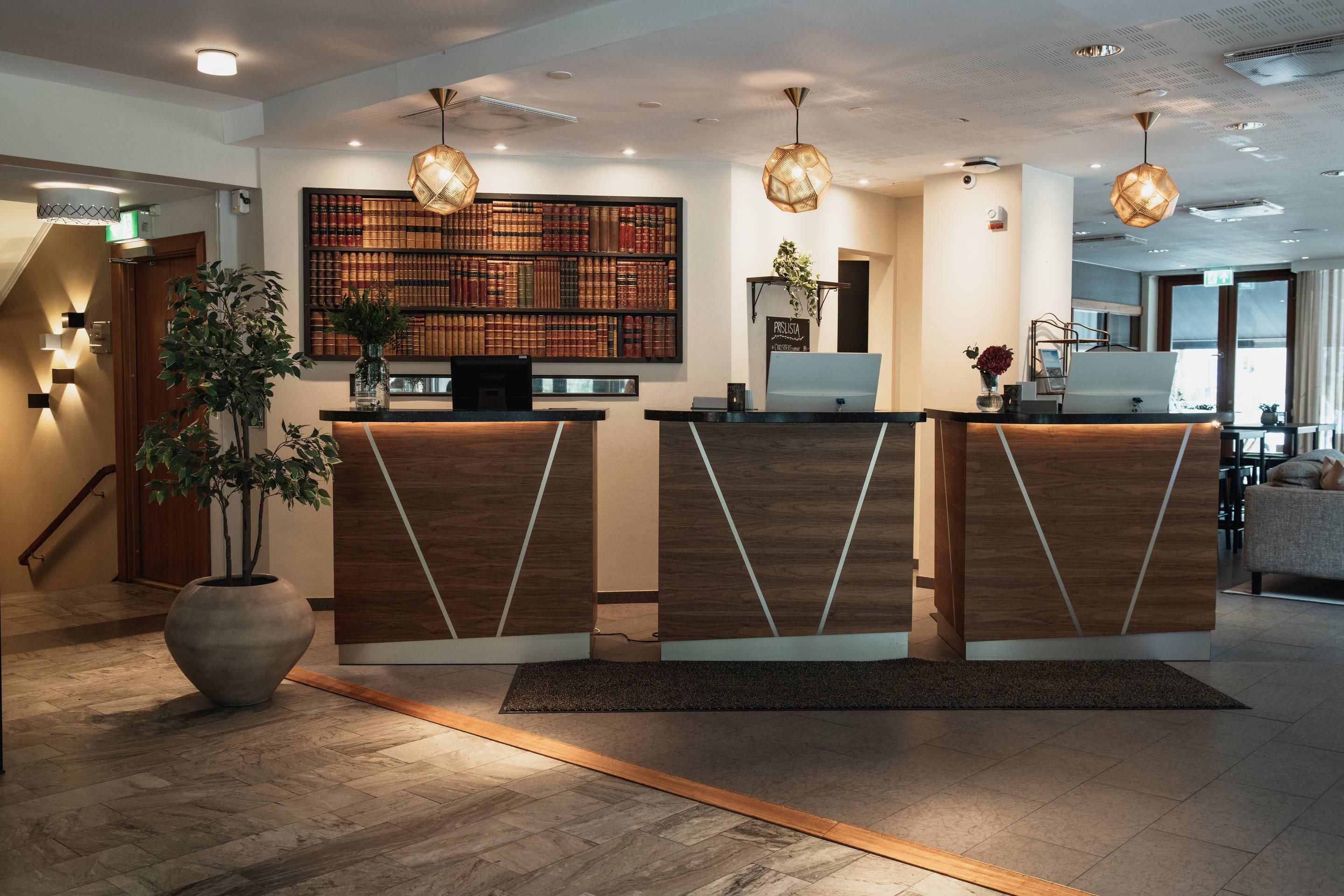 Receptionist