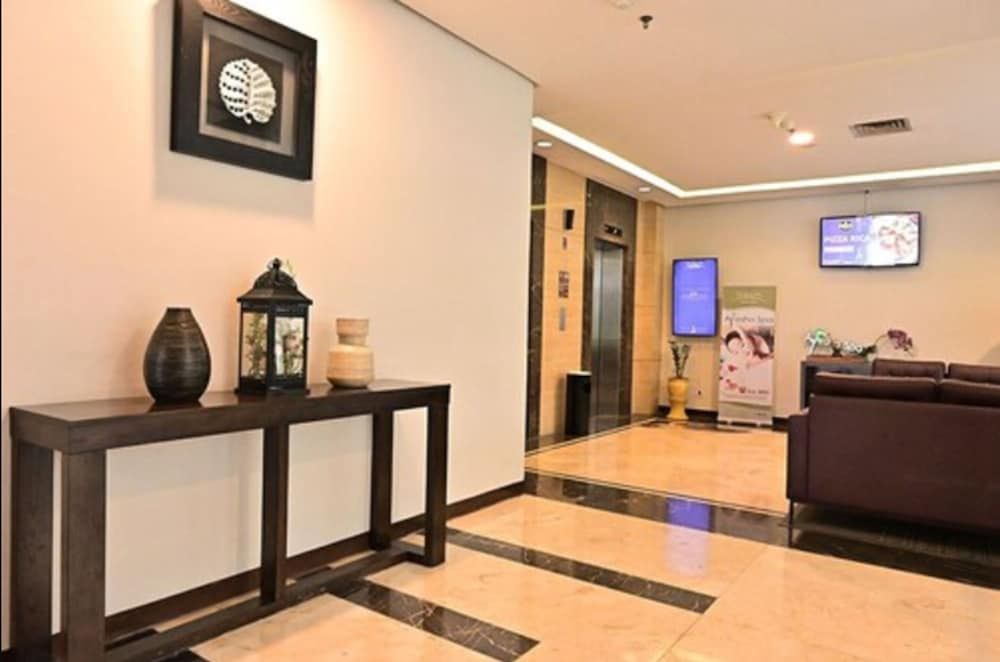 Receptionist