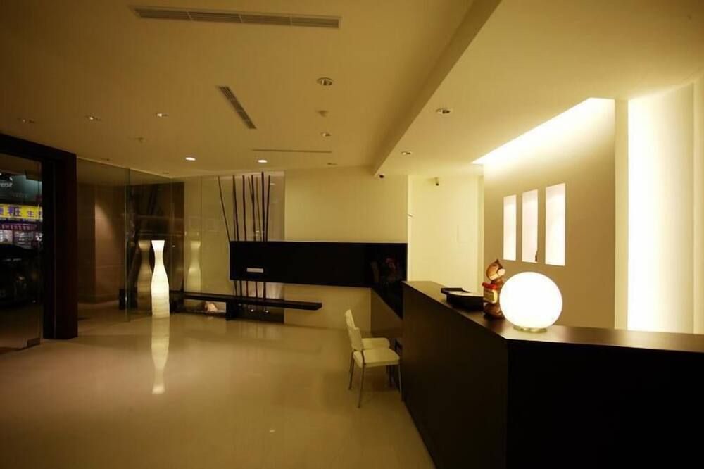 Receptionist