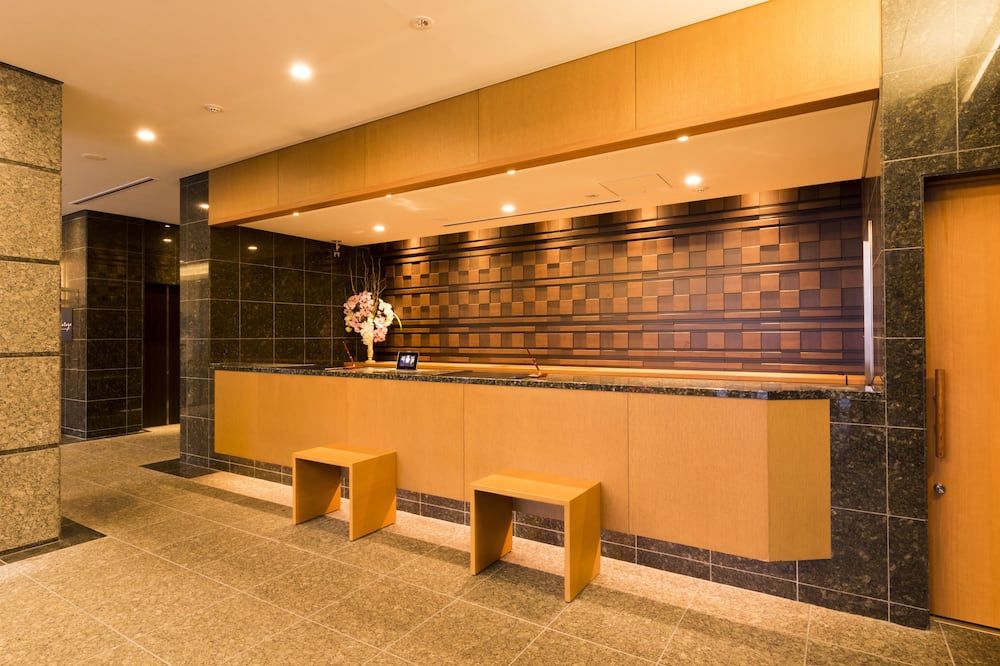 Receptionist