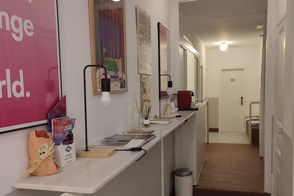 Receptionist