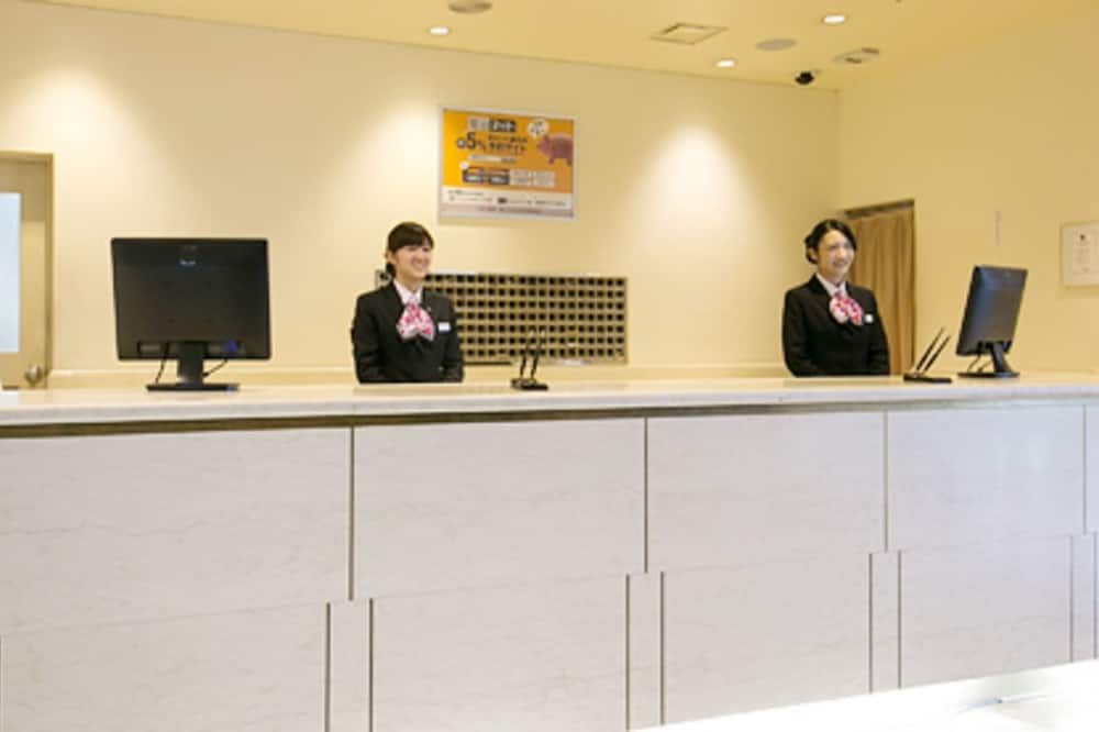 Receptionist