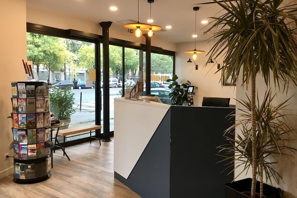 Receptionist