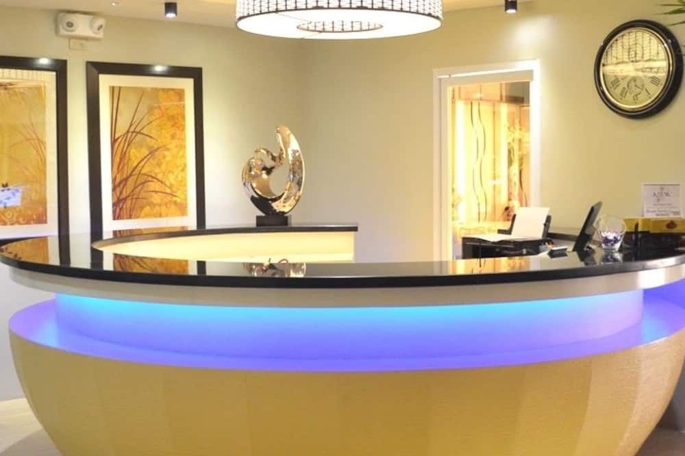 Receptionist