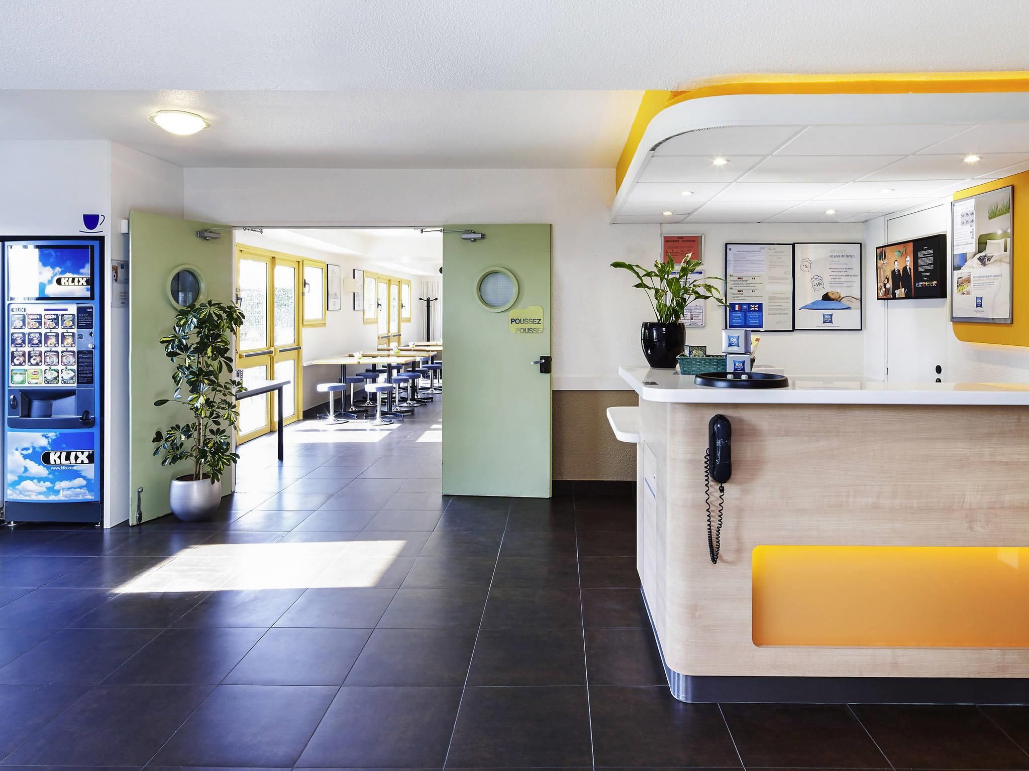 Receptionist