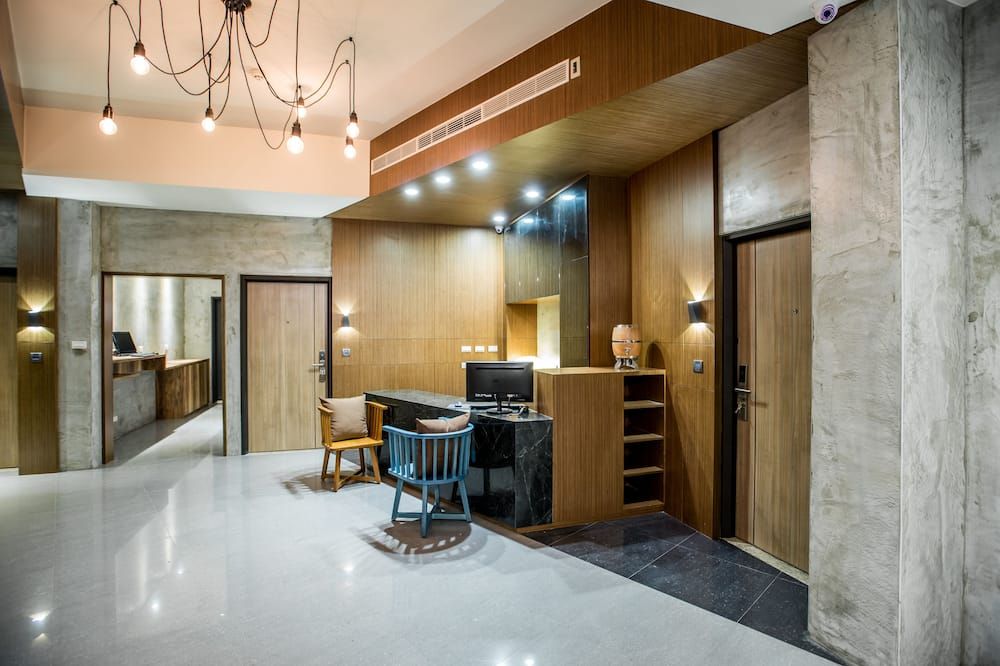 Receptionist