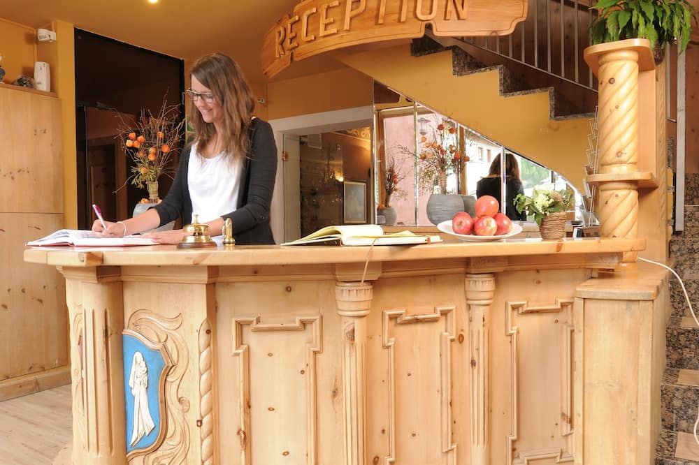 Receptionist