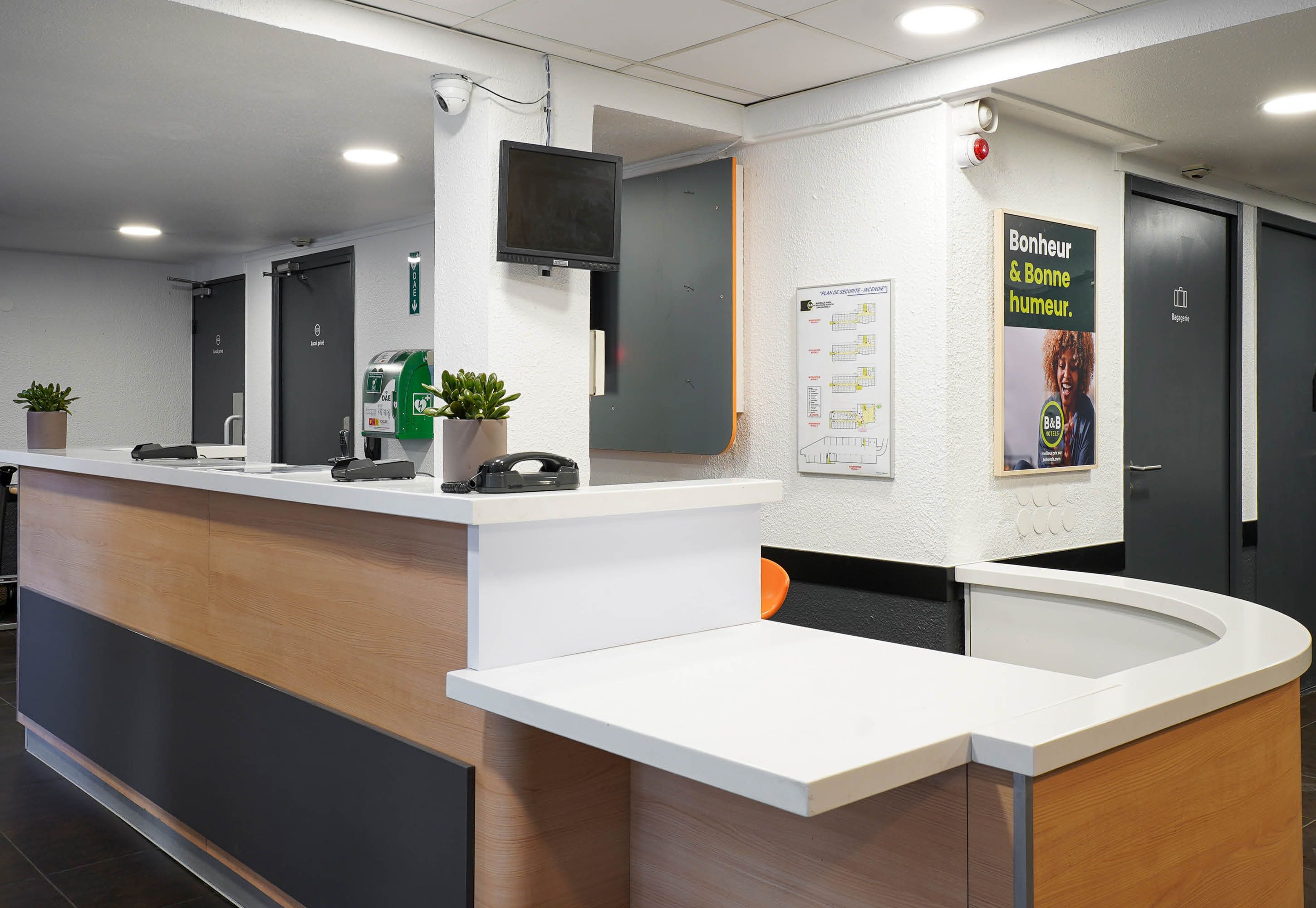 Receptionist