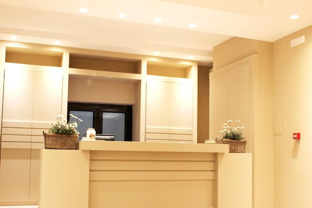 Receptionist
