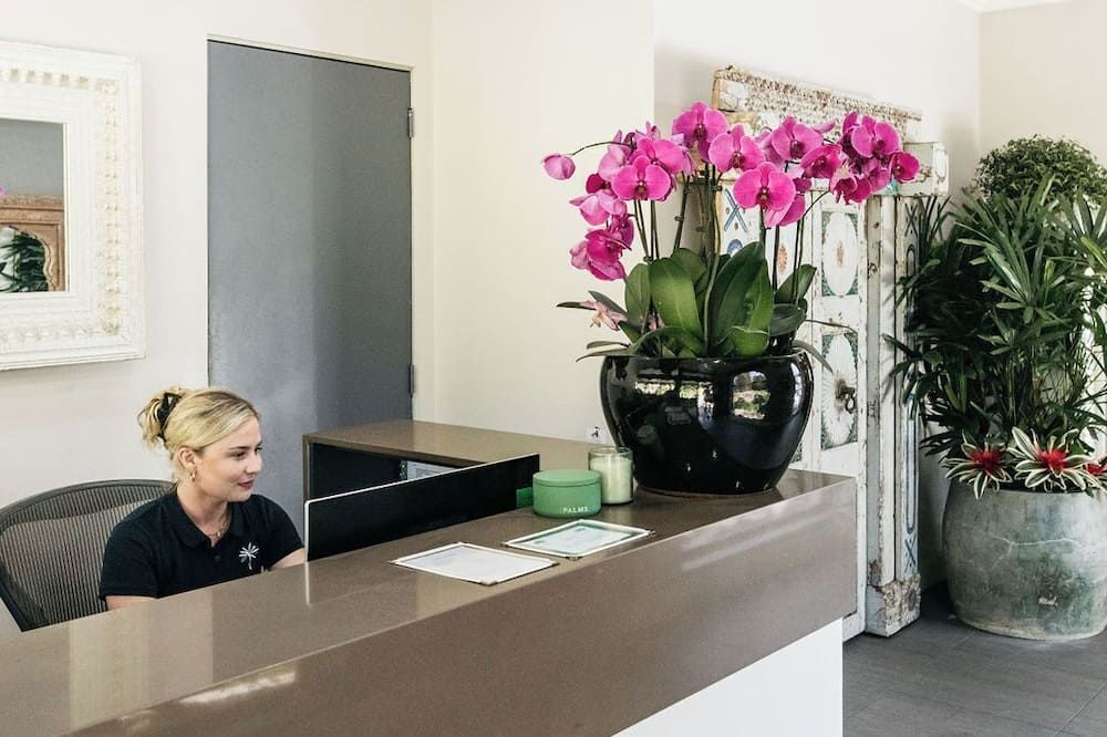 Receptionist
