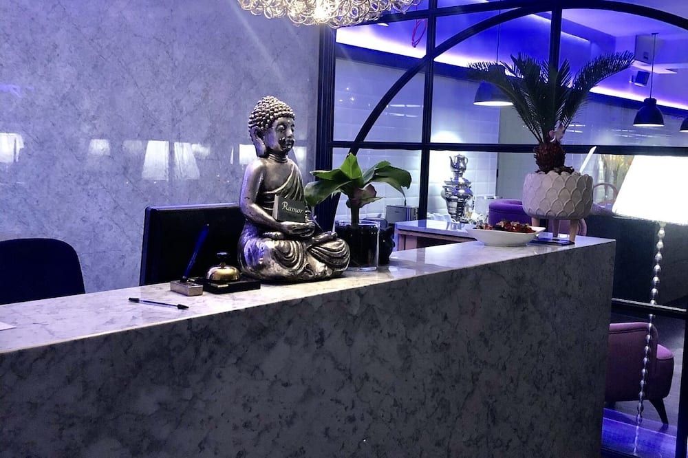 Receptionist