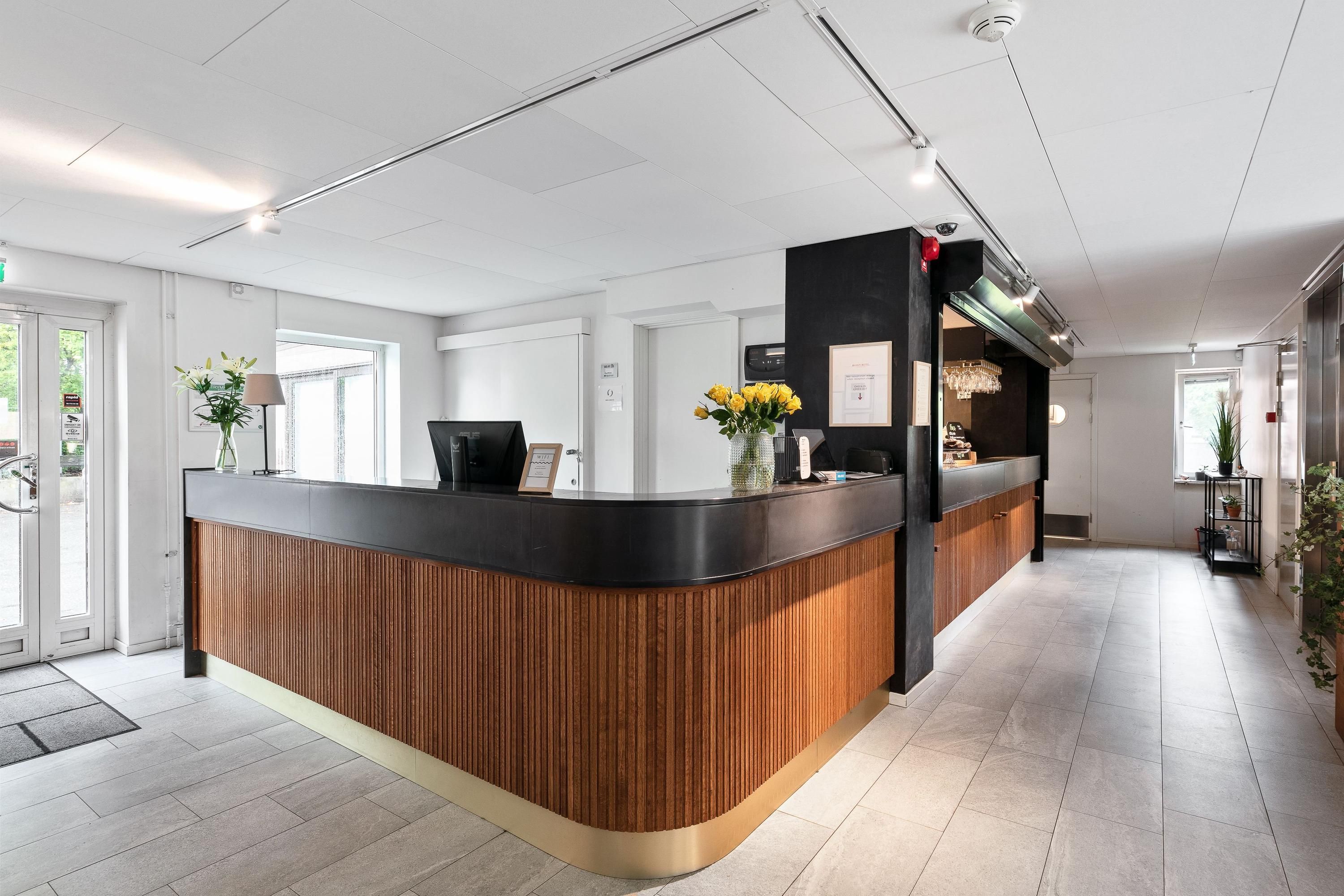 Receptionist