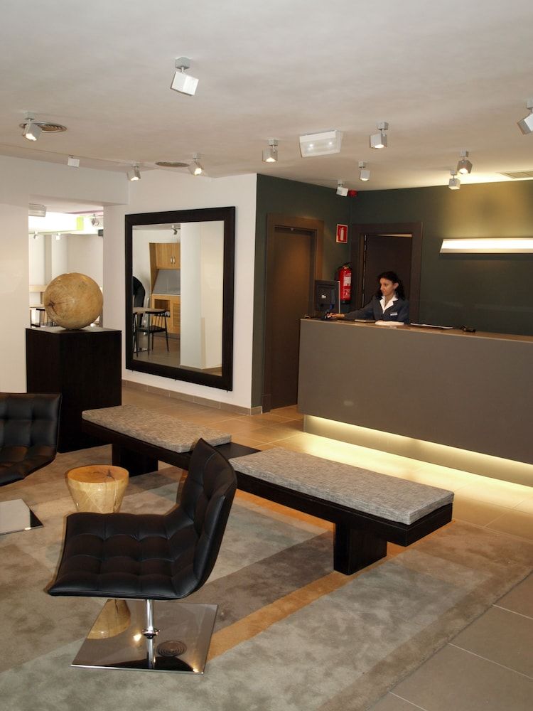 Receptionist