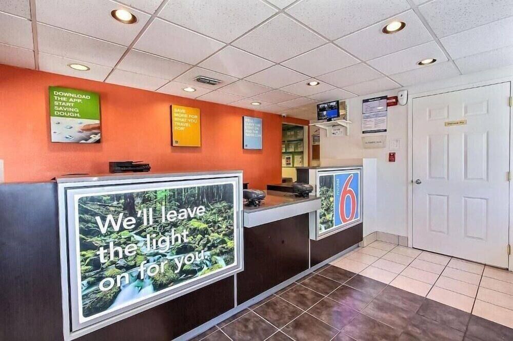 Receptionist