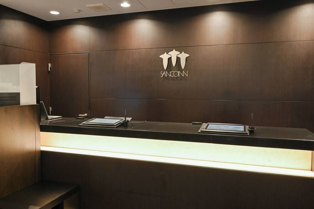 Receptionist