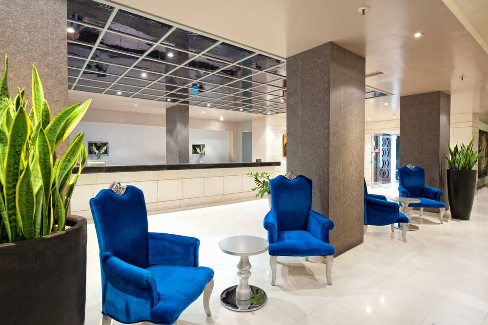 Receptionist