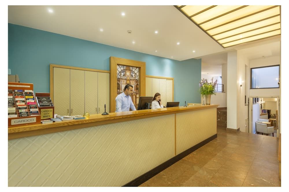 Receptionist