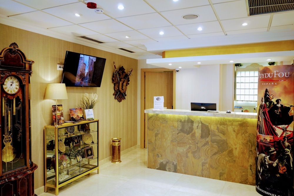 Receptionist