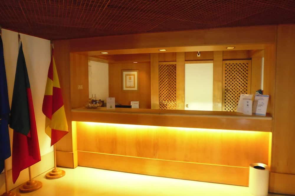 Receptionist
