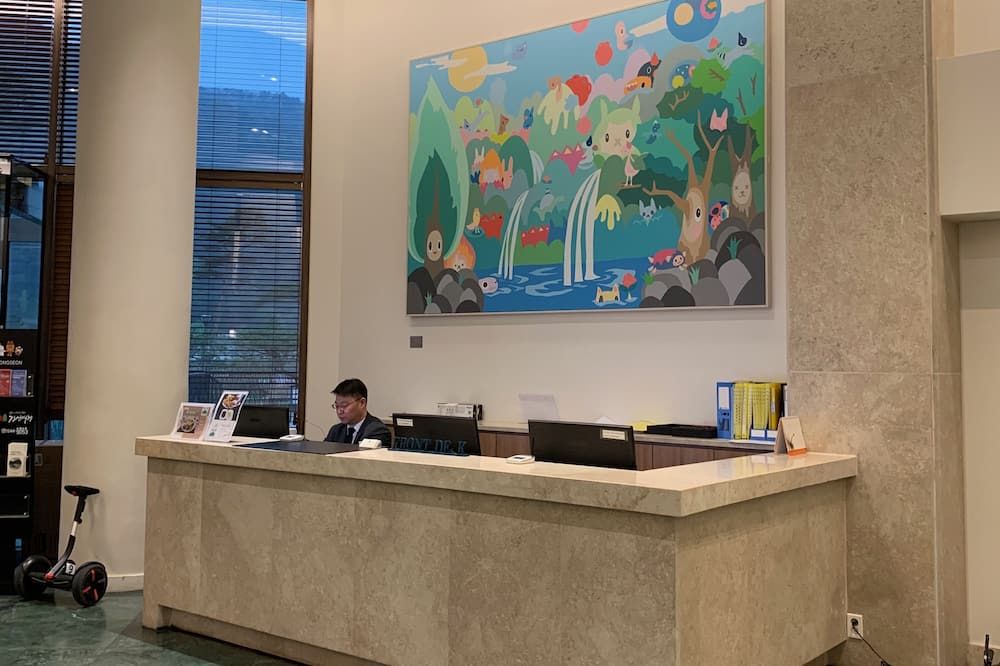 Receptionist