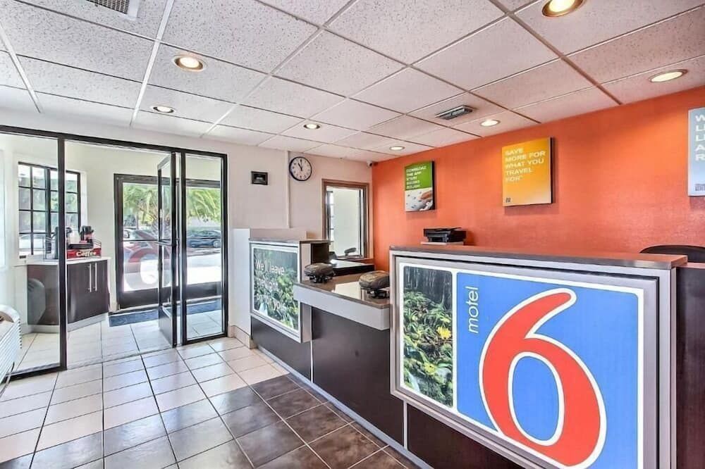 Receptionist