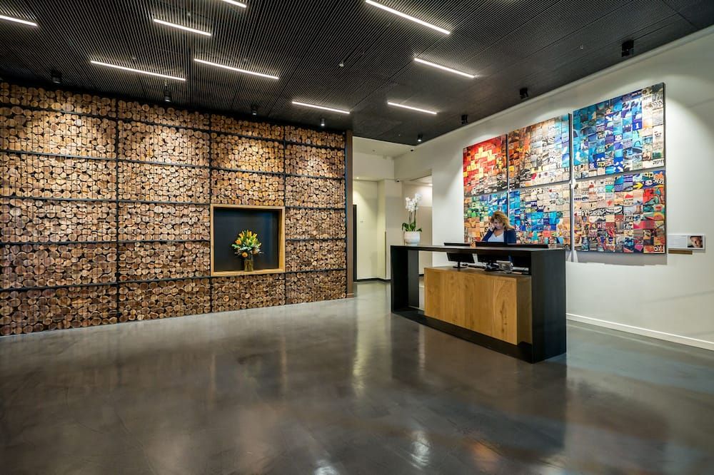 Receptionist