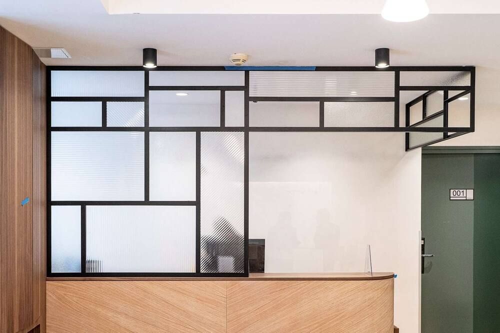 Receptionist