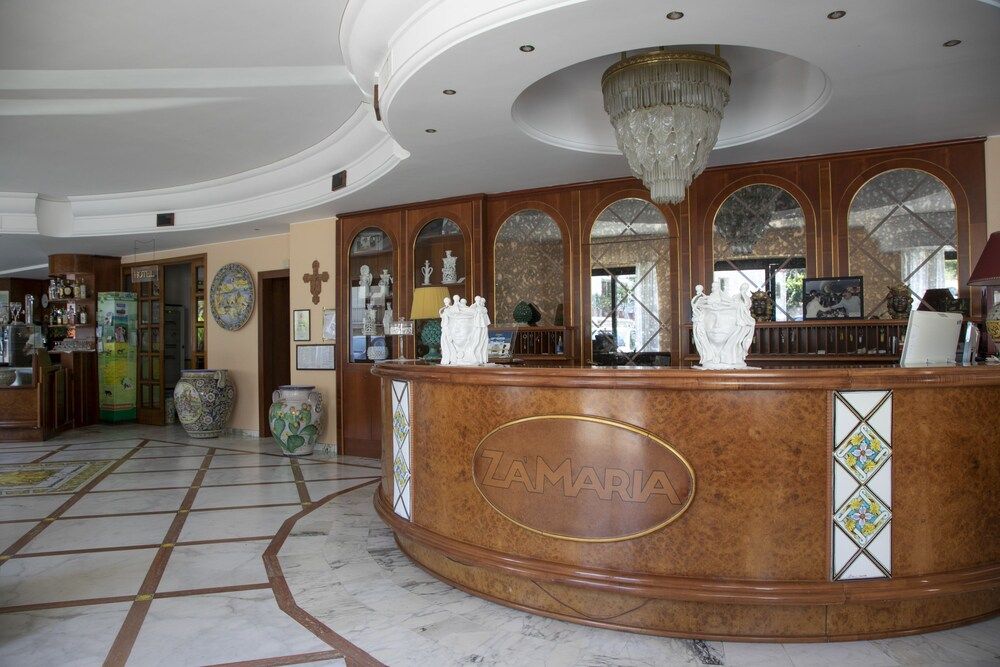 Receptionist