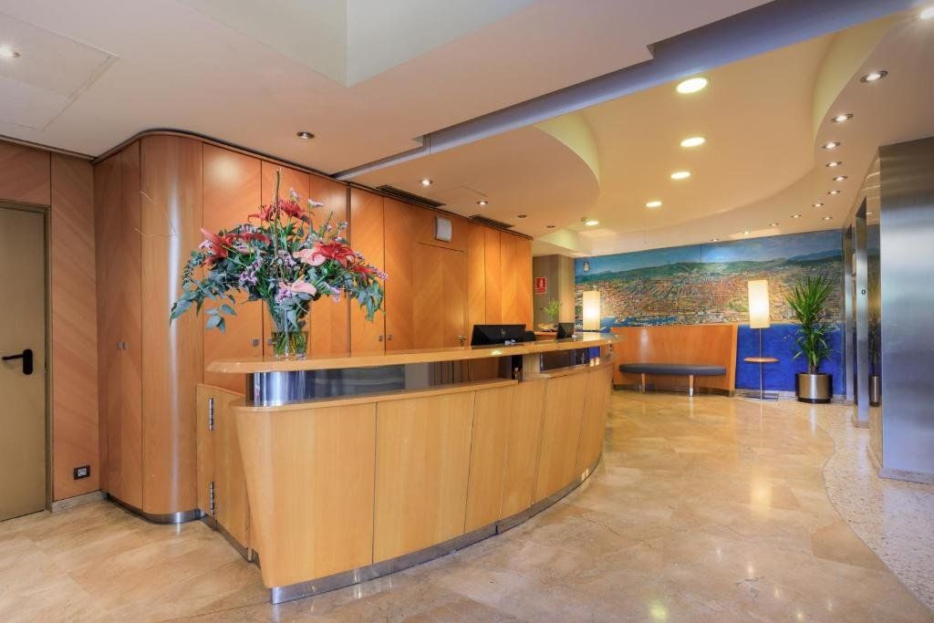 Receptionist