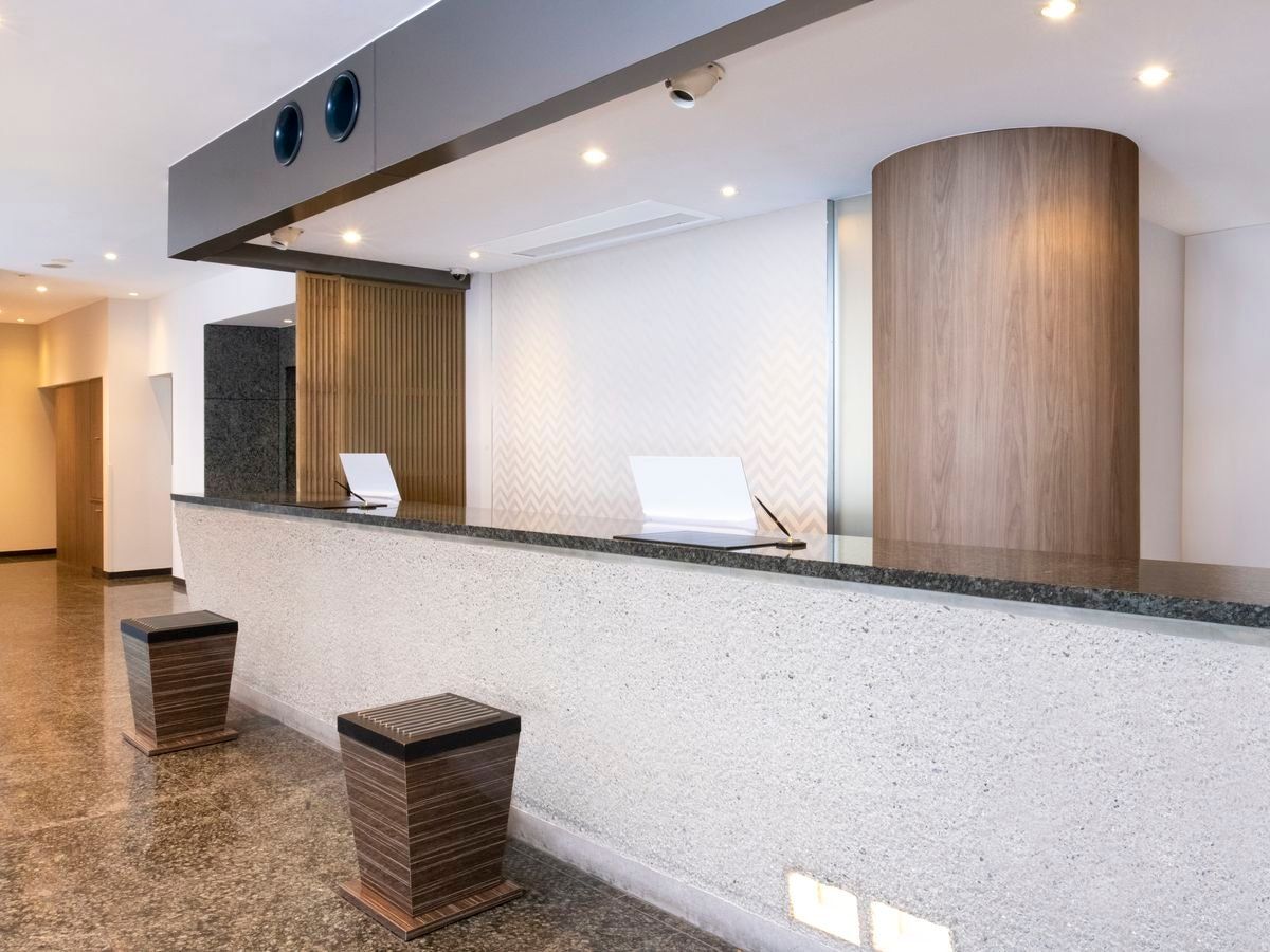 Receptionist