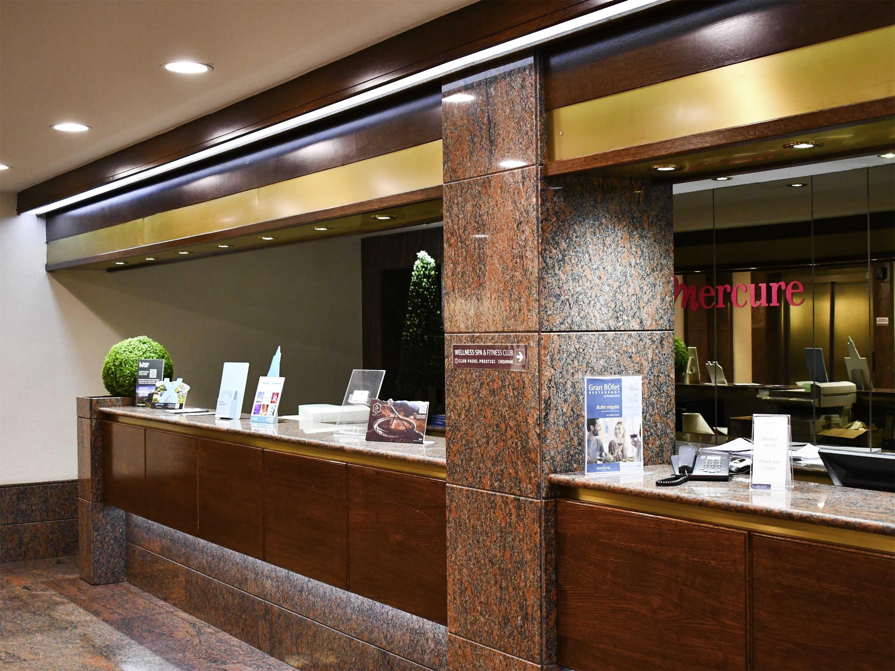 Receptionist