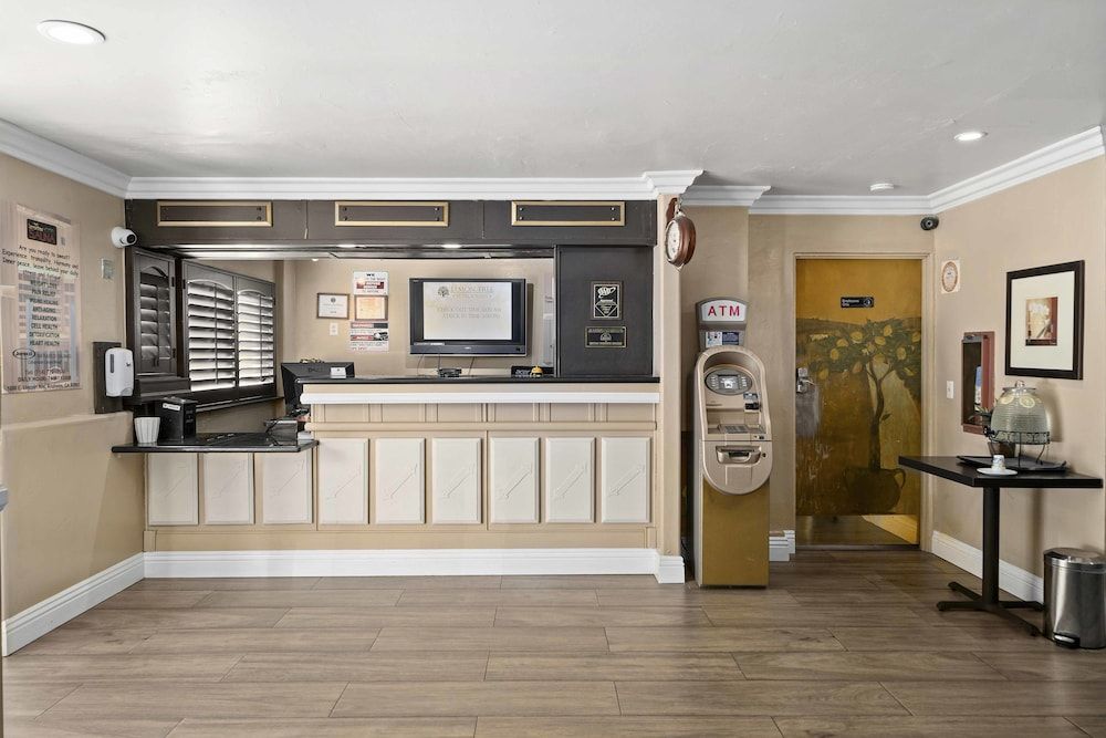Receptionist