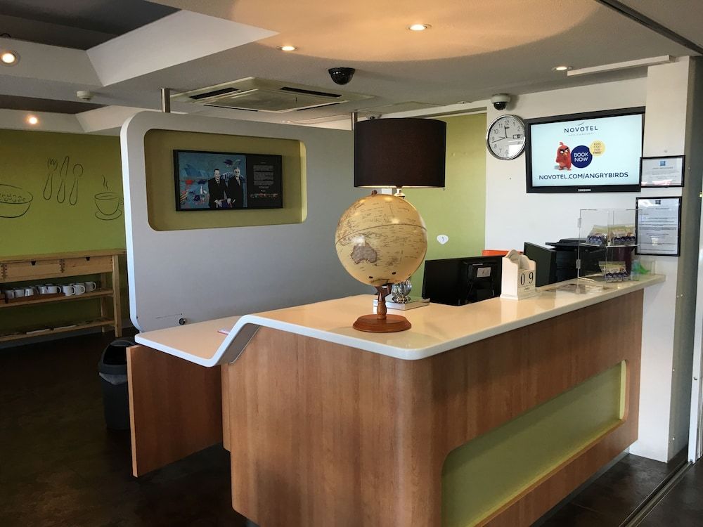 Receptionist