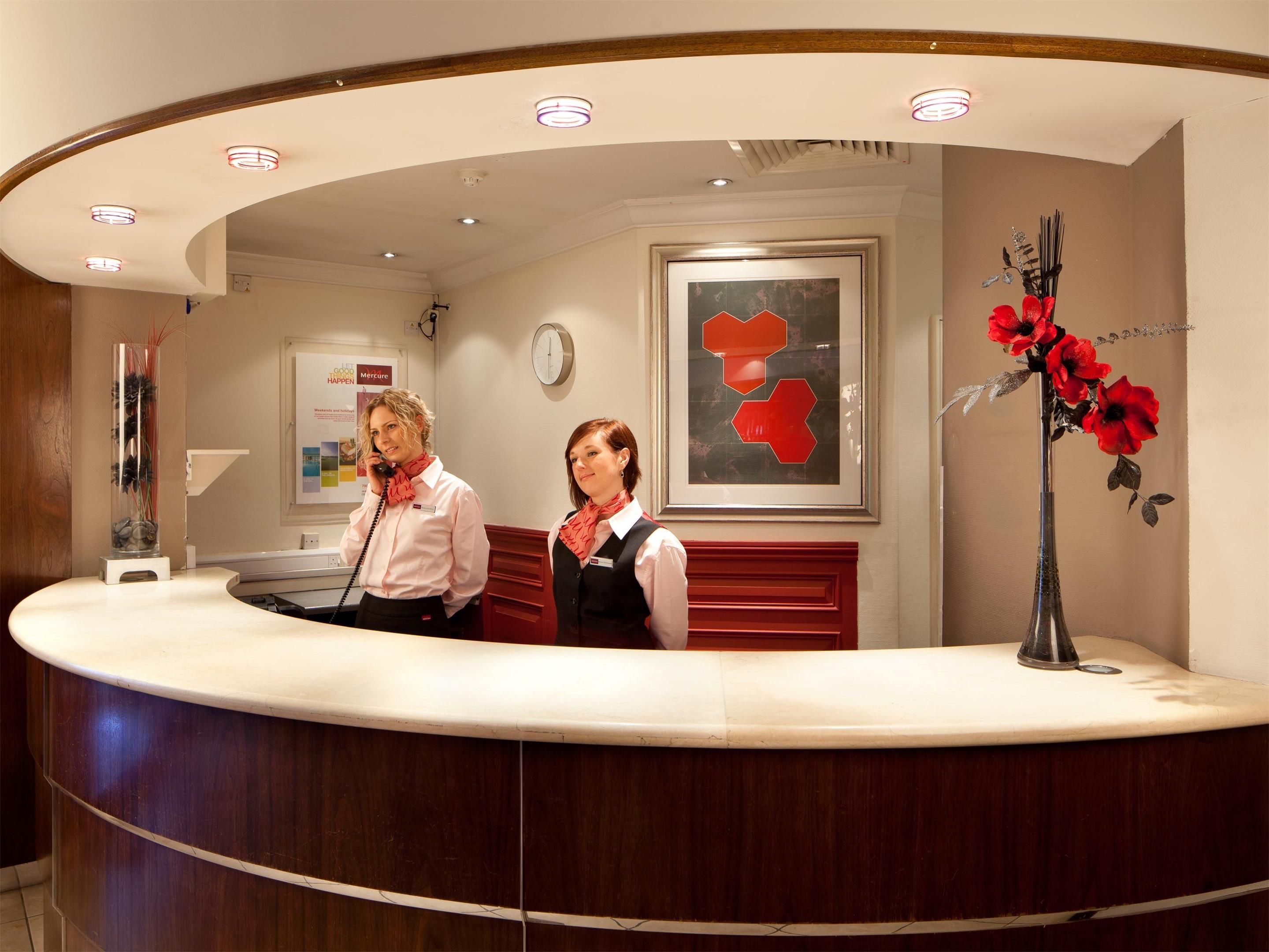 Receptionist