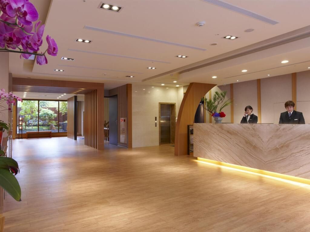 Receptionist