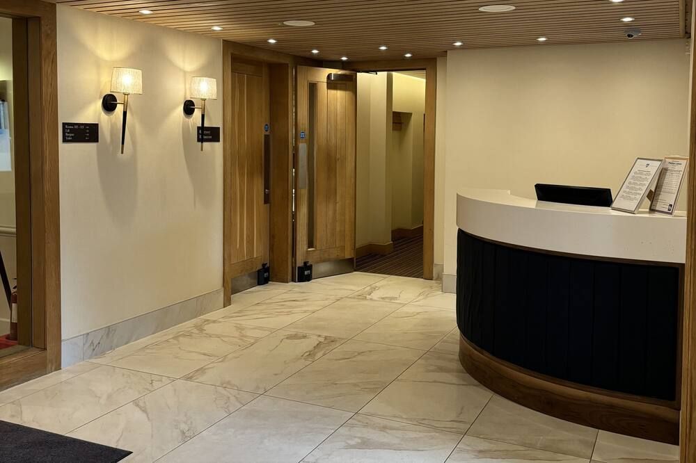 Receptionist